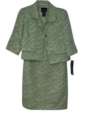 Green floral print skirt suit
